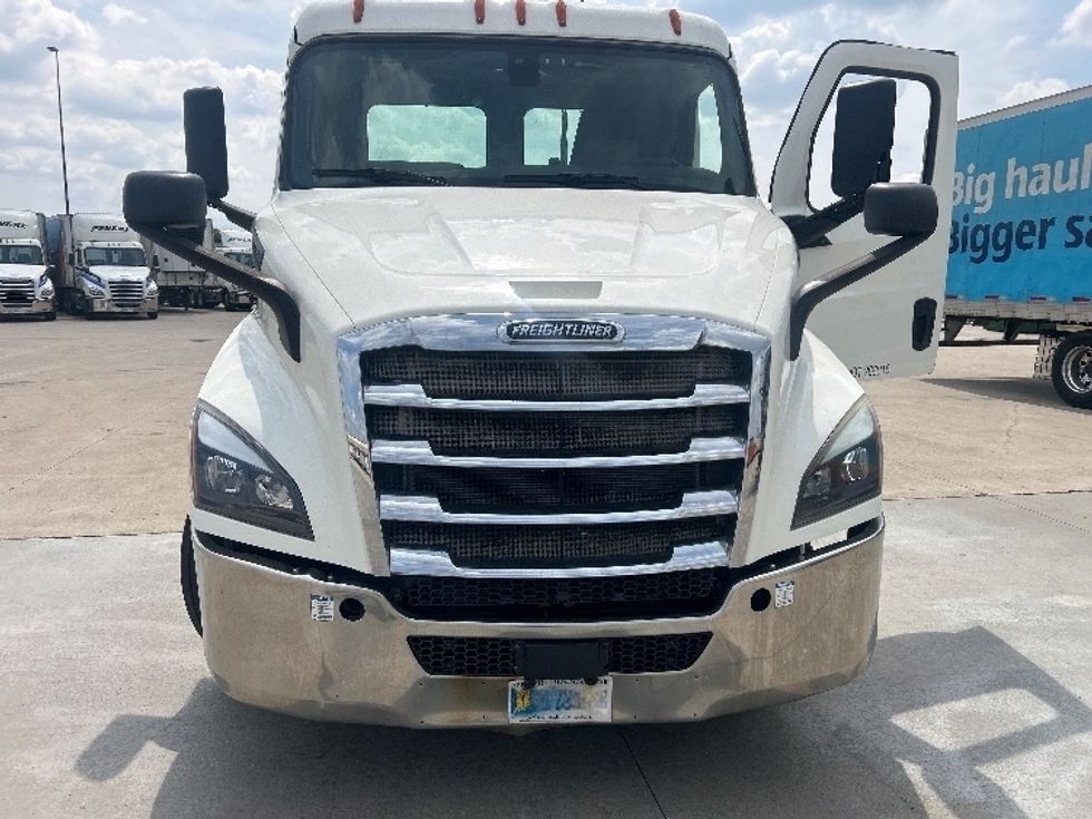 Day Cab Tractor-Heavy Duty Tractors-Freightliner-2019-T11664ST-East Chicago-IN-478,298\n\t\tmiles-$ 47,500 - Image 2