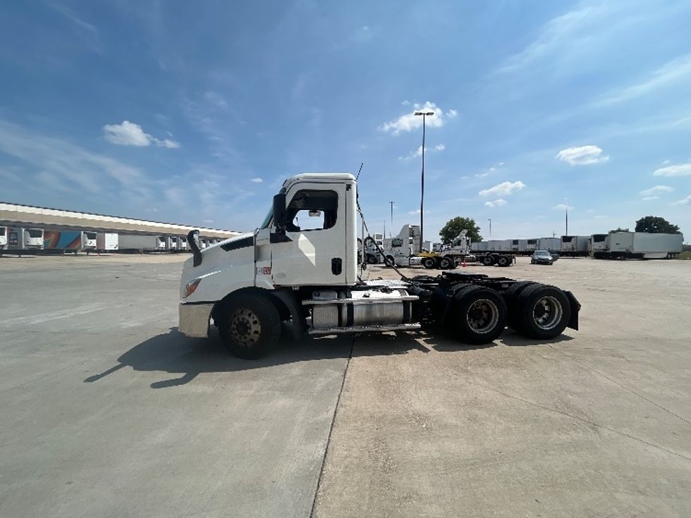 Day Cab Tractor-Heavy Duty Tractors-Freightliner-2019-T11664ST-East Chicago-IN-478,298\n\t\tmiles-$ 47,500 - Image 5