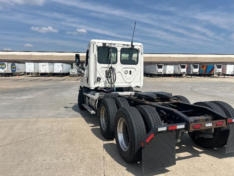 Day Cab Tractor-Heavy Duty Tractors-Freightliner-2019-T11664ST-East Chicago-IN-478,298\n\t\tmiles-$ 47,500 - Image 6