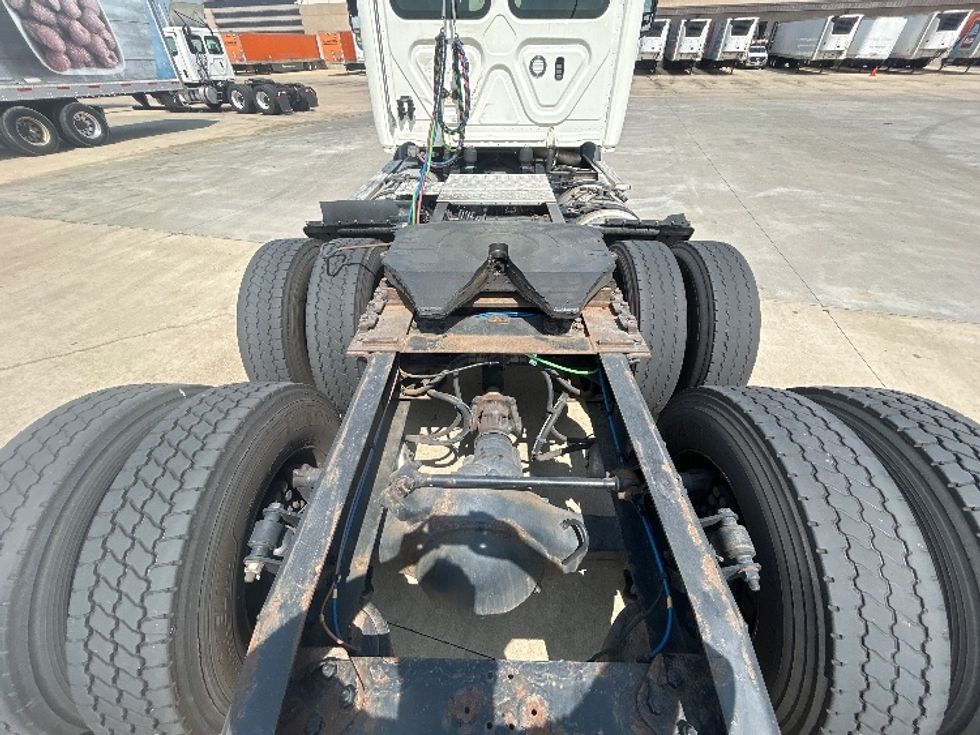 Day Cab Tractor-Heavy Duty Tractors-Freightliner-2019-T11664ST-East Chicago-IN-478,298\n\t\tmiles-$ 47,500 - Image 7