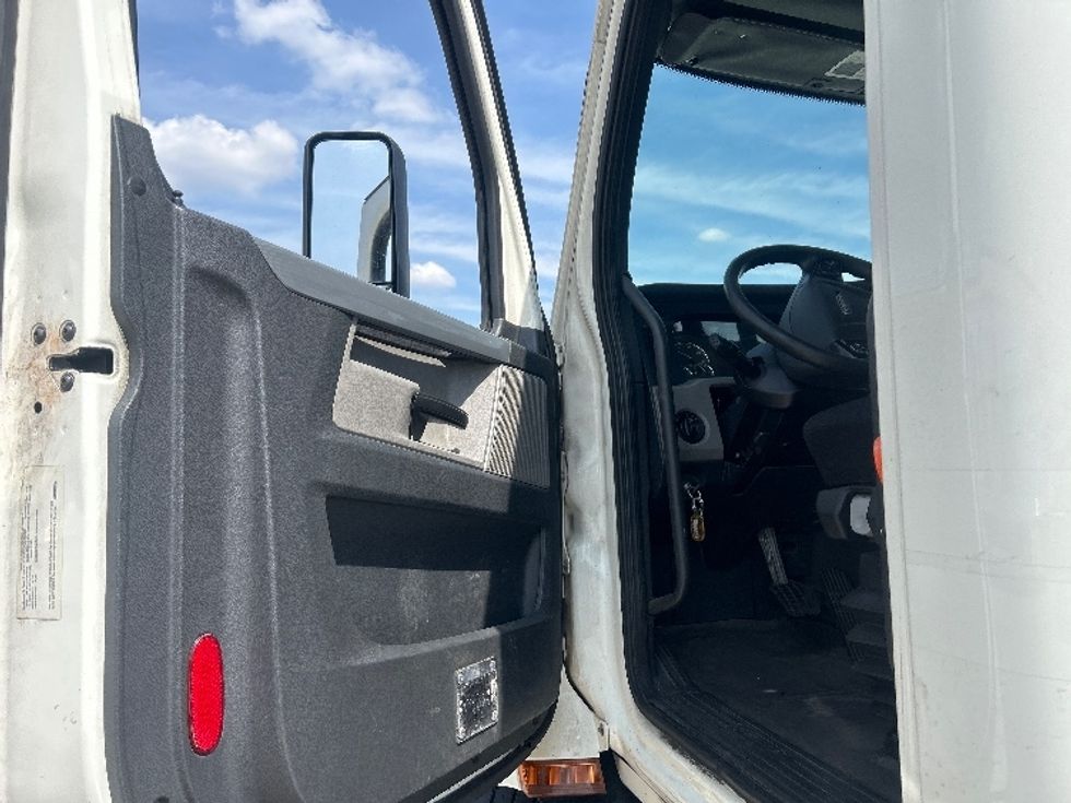 Day Cab Tractor-Heavy Duty Tractors-Freightliner-2019-T11664ST-East Chicago-IN-478,298\n\t\tmiles-$ 47,500 - Image 9