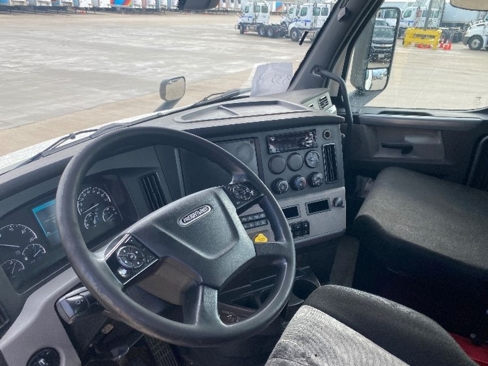 Day Cab Tractor-Heavy Duty Tractors-Freightliner-2019-T11664ST-East Chicago-IN-482,490\n\t\tmiles-$ 47,250 - Image 10