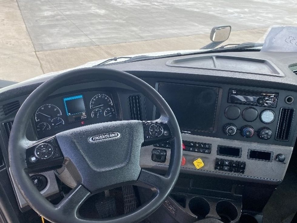 Day Cab Tractor-Heavy Duty Tractors-Freightliner-2019-T11664ST-East Chicago-IN-482,490\n\t\tmiles-$ 47,250 - Image 11