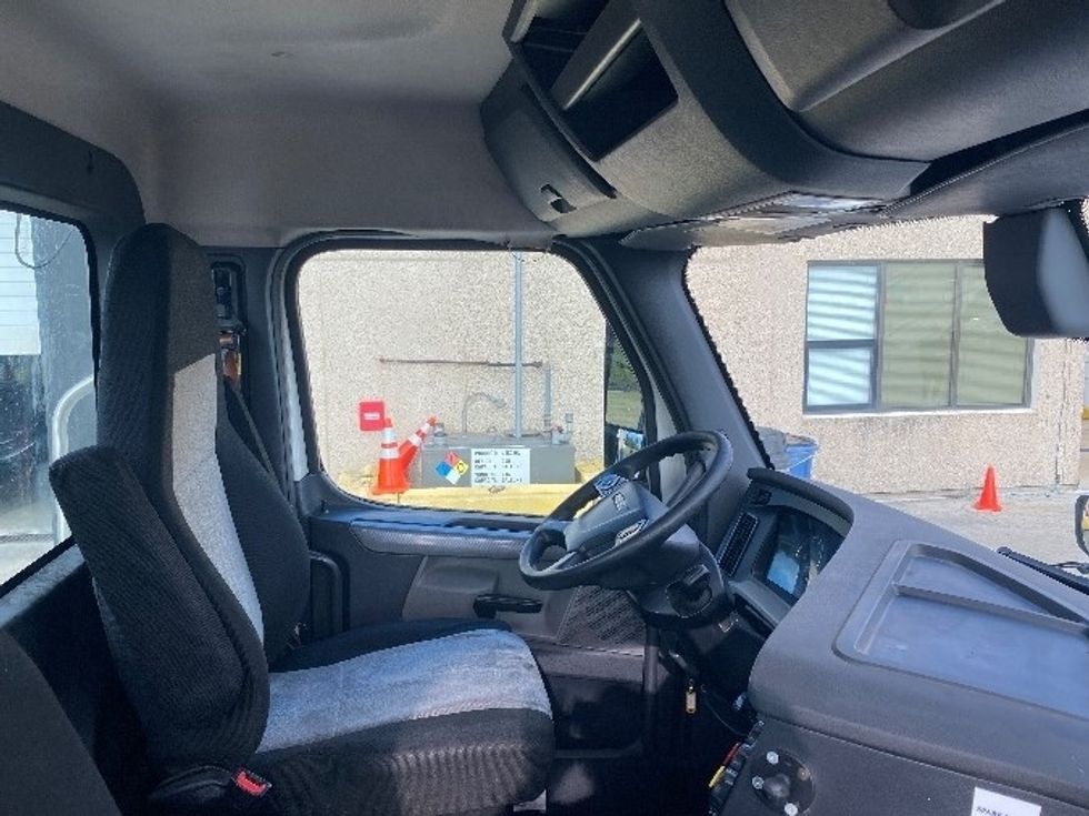 Day Cab Tractor-Heavy Duty Tractors-Freightliner-2019-T11664ST-East Chicago-IN-482,490\n\t\tmiles-$ 47,250 - Image 14