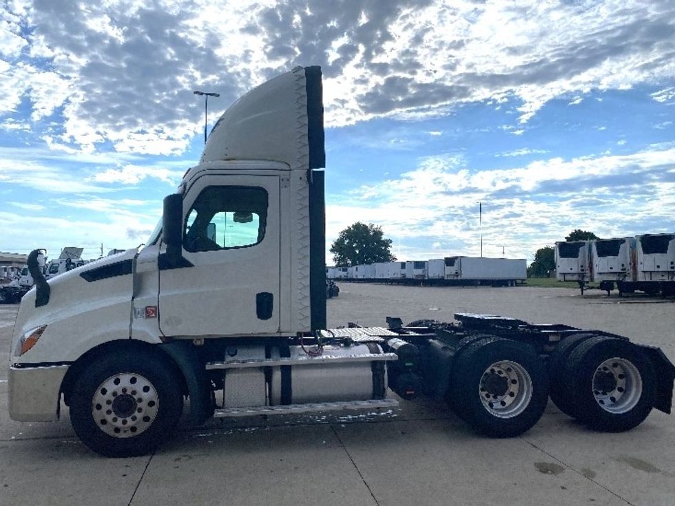 Day Cab Tractor-Heavy Duty Tractors-Freightliner-2019-T11664ST-East Chicago-IN-482,490\n\t\tmiles-$ 47,250 - Image 4