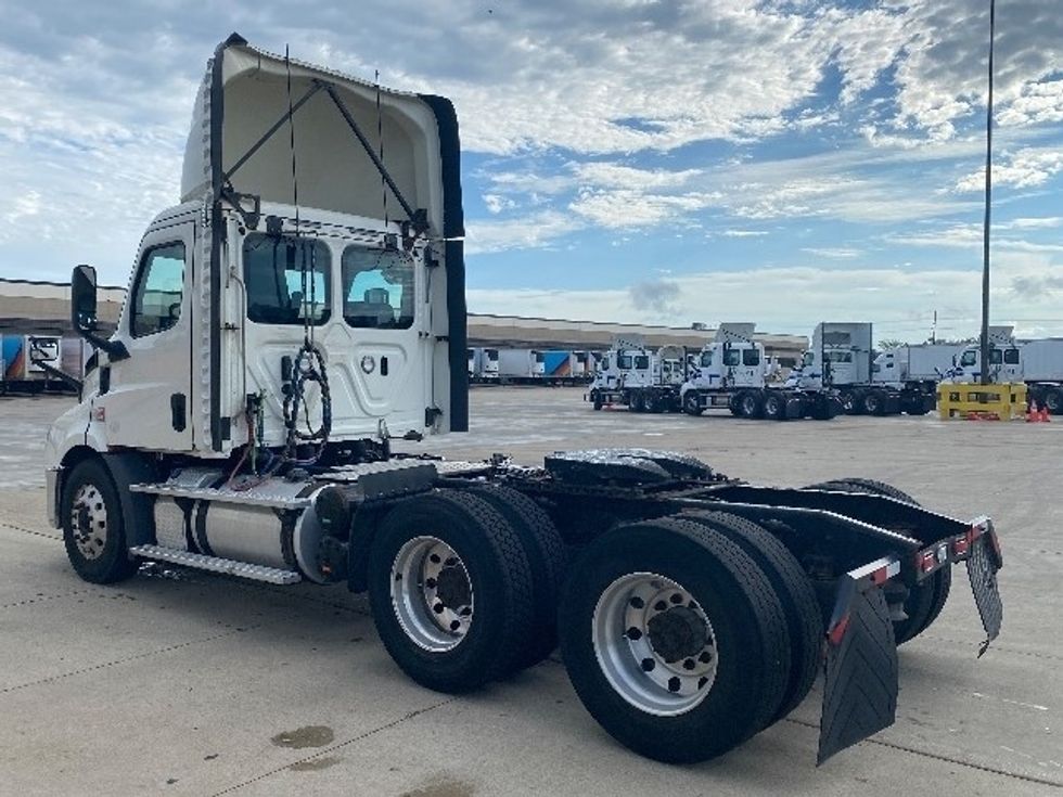 Day Cab Tractor-Heavy Duty Tractors-Freightliner-2019-T11664ST-East Chicago-IN-482,490\n\t\tmiles-$ 47,250 - Image 5