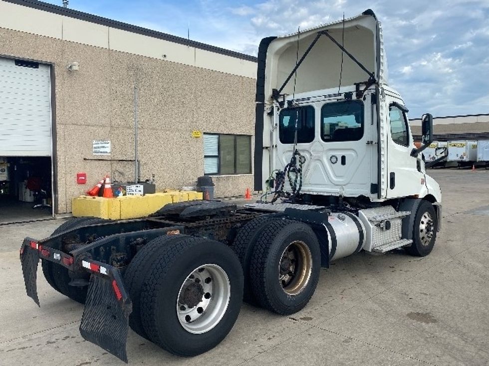 Day Cab Tractor-Heavy Duty Tractors-Freightliner-2019-T11664ST-East Chicago-IN-482,490\n\t\tmiles-$ 47,250 - Image 7
