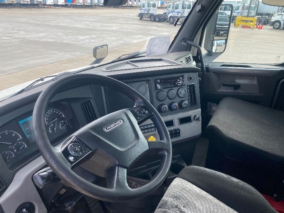 Day Cab Tractor-Heavy Duty Tractors-Freightliner-2019-T11664ST-East Chicago-IN-491,885\n\t\tmiles-$ 46,250 - Image 10