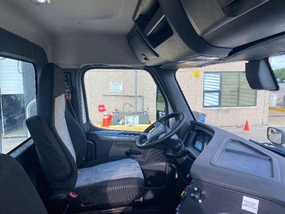 Day Cab Tractor-Heavy Duty Tractors-Freightliner-2019-T11664ST-East Chicago-IN-491,885\n\t\tmiles-$ 46,250 - Image 13