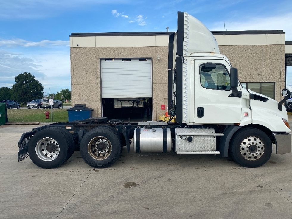 Day Cab Tractor-Heavy Duty Tractors-Freightliner-2019-T11664ST-East Chicago-IN-491,885\n\t\tmiles-$ 46,250 - Image 8