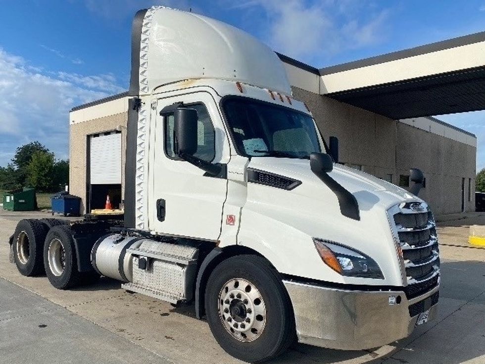 Day Cab Tractor-Heavy Duty Tractors-Freightliner-2019-T11664ST-East Chicago-IN-510,600\n\t\tmiles-$ 44,500 - Image 1