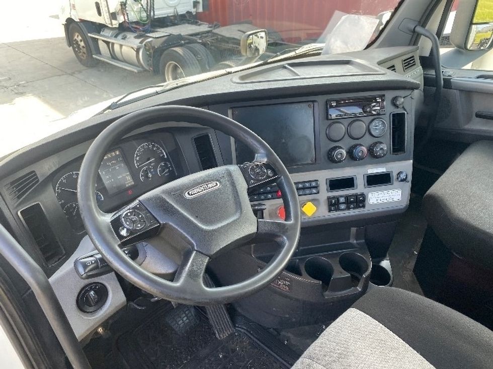 Day Cab Tractor-Heavy Duty Tractors-Freightliner-2019-T11664ST-East Chicago-IN-510,600\n\t\tmiles-$ 44,500 - Image 11