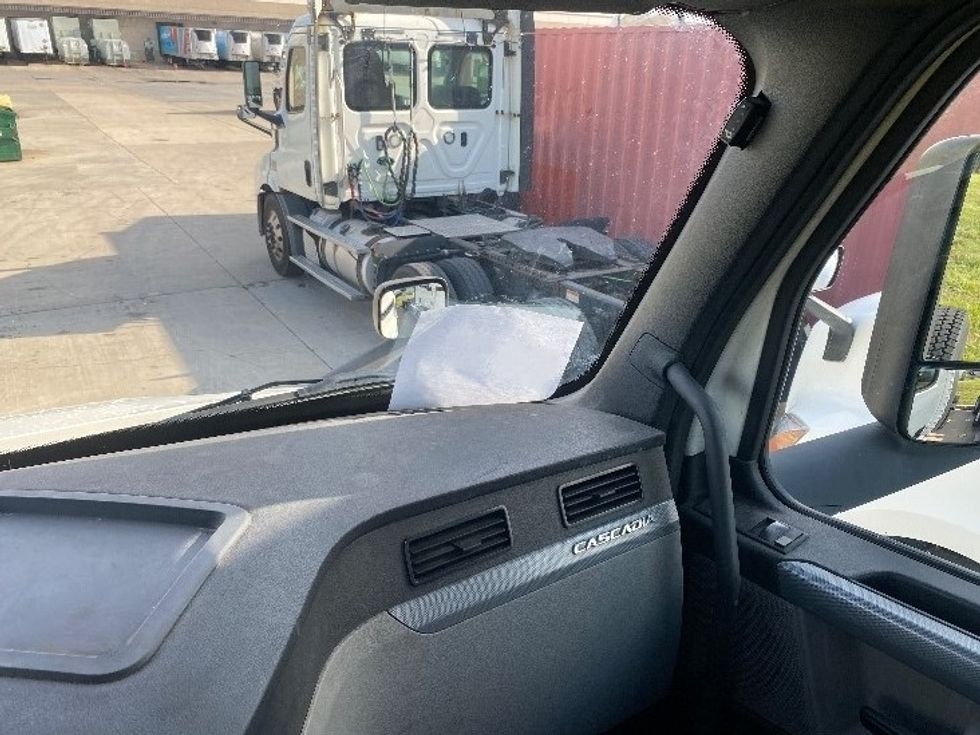 Day Cab Tractor-Heavy Duty Tractors-Freightliner-2019-T11664ST-East Chicago-IN-510,600\n\t\tmiles-$ 44,500 - Image 13