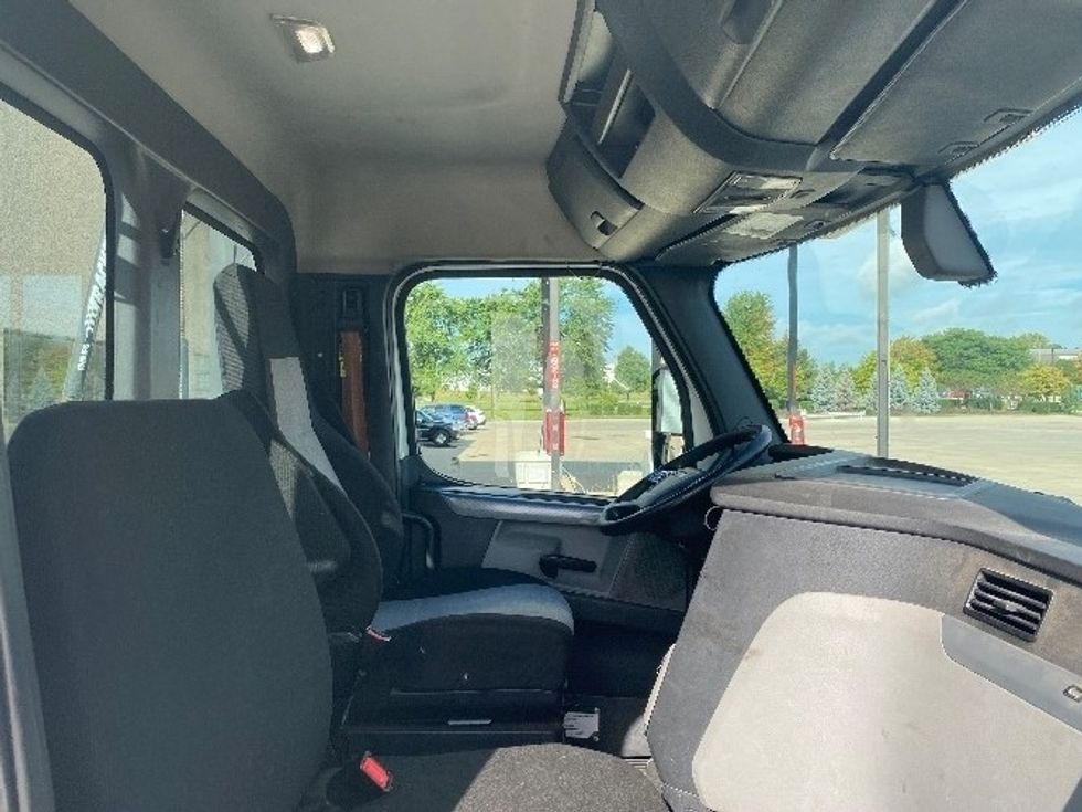 Day Cab Tractor-Heavy Duty Tractors-Freightliner-2019-T11664ST-East Chicago-IN-510,600\n\t\tmiles-$ 44,500 - Image 14