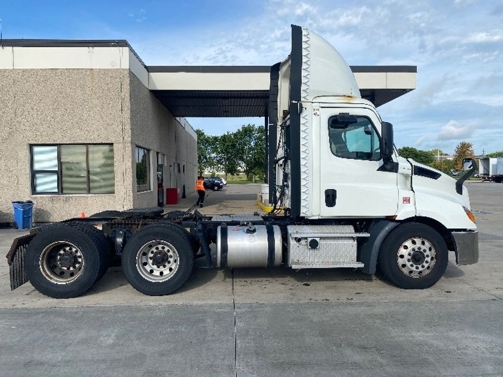 Day Cab Tractor-Heavy Duty Tractors-Freightliner-2019-T11664ST-East Chicago-IN-510,600\n\t\tmiles-$ 44,500 - Image 8