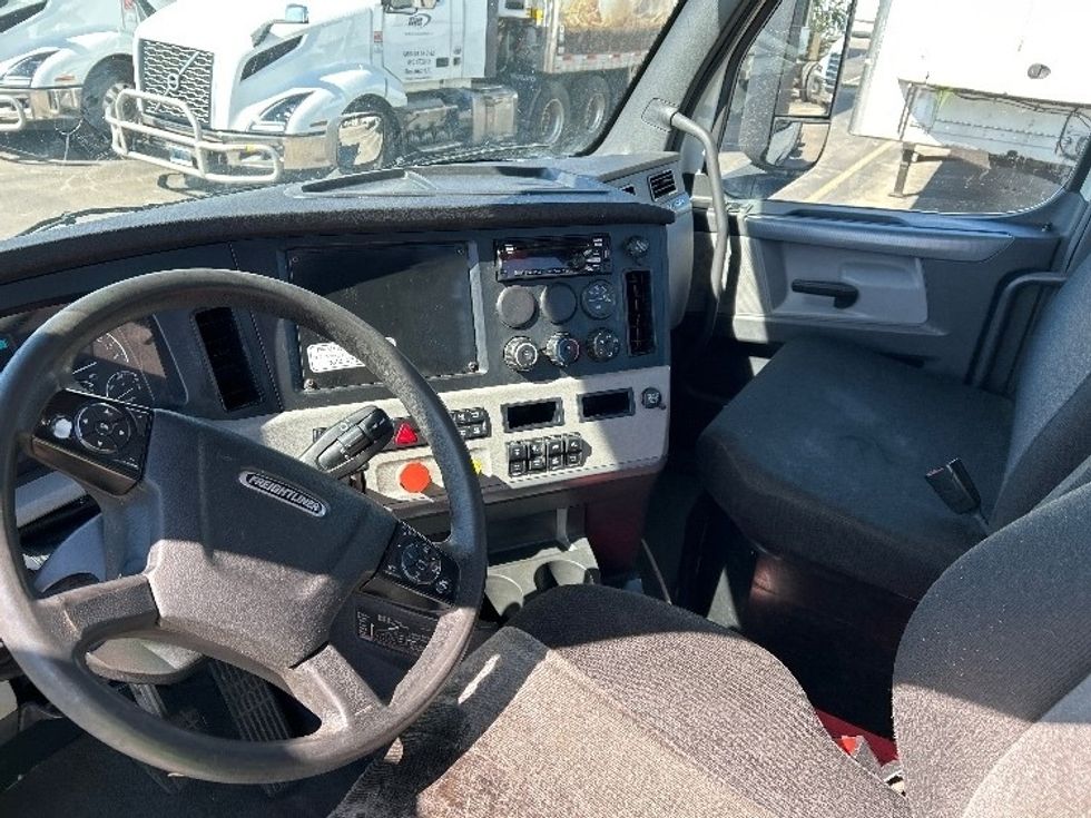 Day Cab Tractor-Heavy Duty Tractors-Freightliner-2019-T11664ST-East Chicago-IN-531,377\n\t\tmiles-$ 42,500 - Image 10