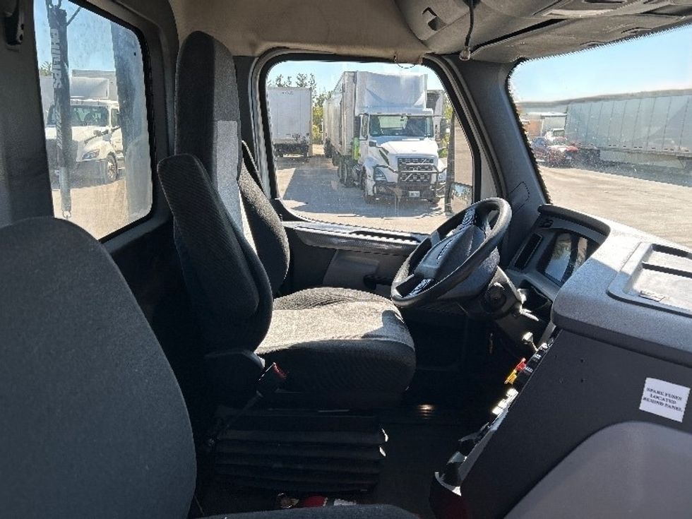 Day Cab Tractor-Heavy Duty Tractors-Freightliner-2019-T11664ST-East Chicago-IN-531,377\n\t\tmiles-$ 42,500 - Image 14