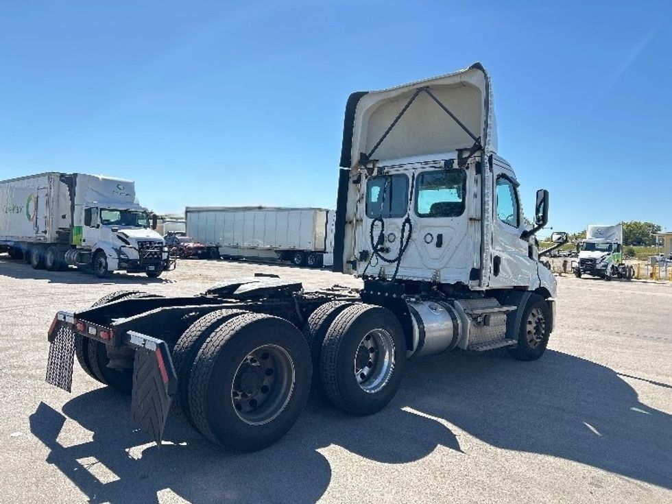 Day Cab Tractor-Heavy Duty Tractors-Freightliner-2019-T11664ST-East Chicago-IN-531,377\n\t\tmiles-$ 42,500 - Image 7