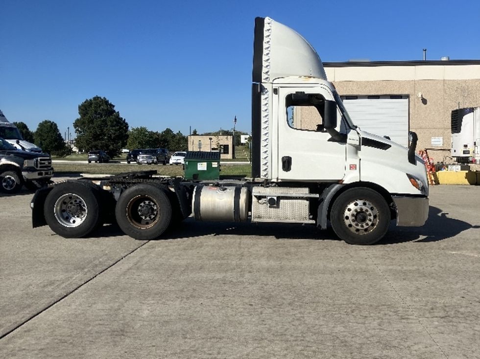 Day Cab Tractor-Heavy Duty Tractors-Freightliner-2019-T11664ST-East Chicago-IN-531,377\n\t\tmiles-$ 42,500 - Image 8