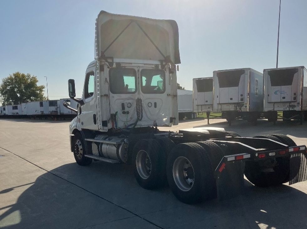 Day Cab Tractor-Heavy Duty Tractors-Freightliner-2019-T11664ST-East Chicago-IN-539,292\n\t\tmiles-$ 41,750 - Image 5