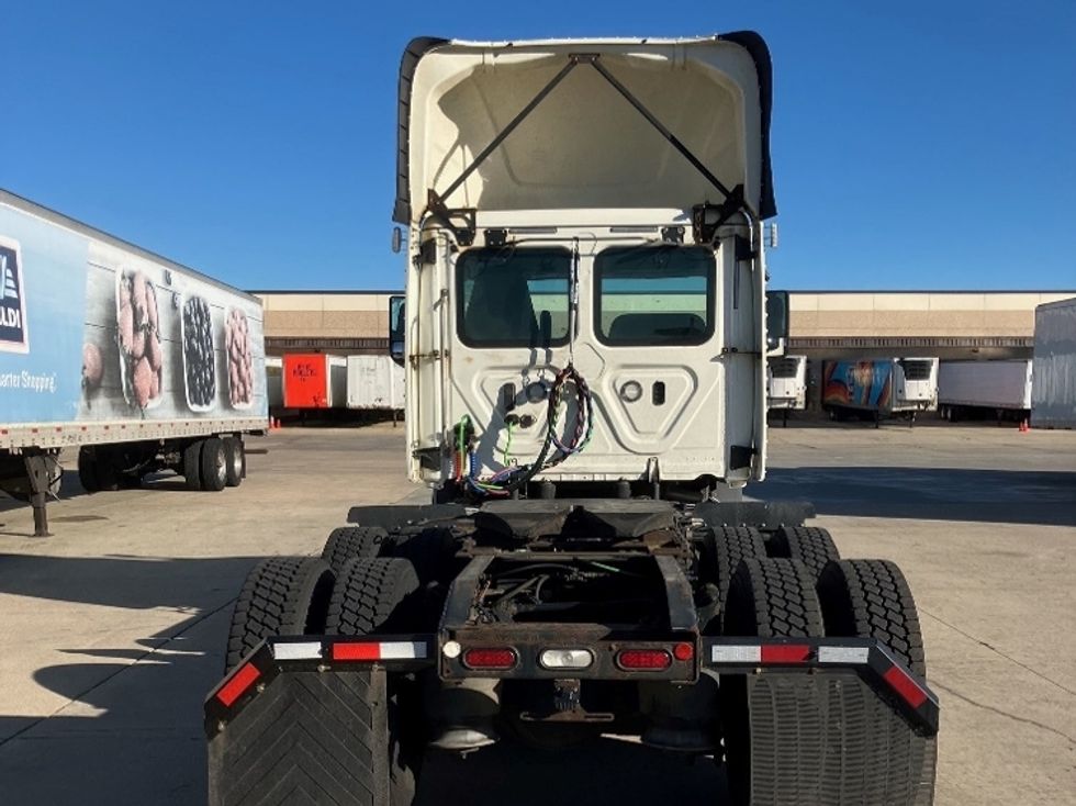 Day Cab Tractor-Heavy Duty Tractors-Freightliner-2019-T11664ST-East Chicago-IN-539,292\n\t\tmiles-$ 41,750 - Image 6