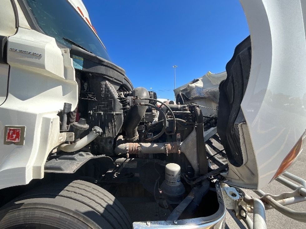 Day Cab Tractor-Heavy Duty Tractors-Freightliner-2019-T11664ST-East Chicago-IN-541,376\n\t\tmiles-$ 41,500 - Image 15