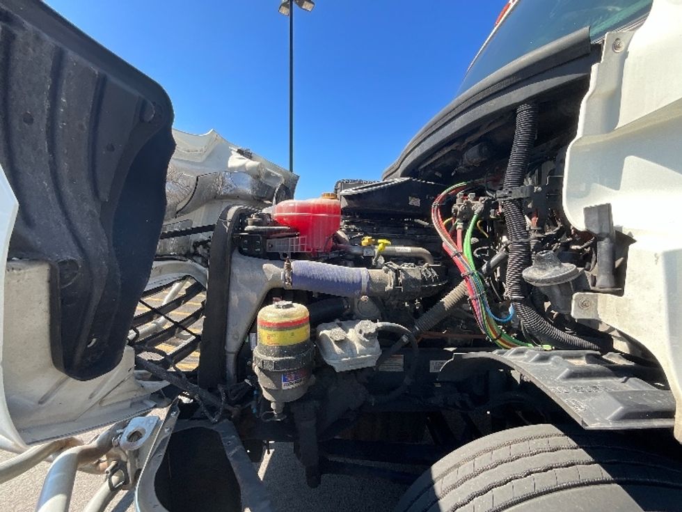 Day Cab Tractor-Heavy Duty Tractors-Freightliner-2019-T11664ST-East Chicago-IN-541,376\n\t\tmiles-$ 41,500 - Image 16