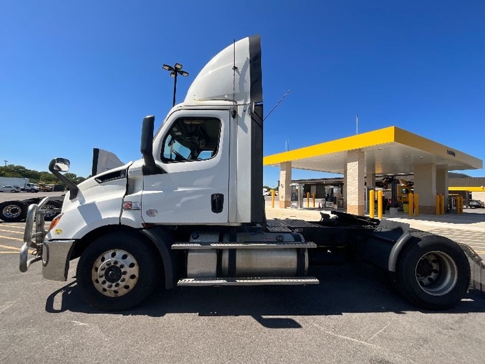 Day Cab Tractor-Heavy Duty Tractors-Freightliner-2019-T11664ST-East Chicago-IN-541,376\n\t\tmiles-$ 41,500 - Image 4