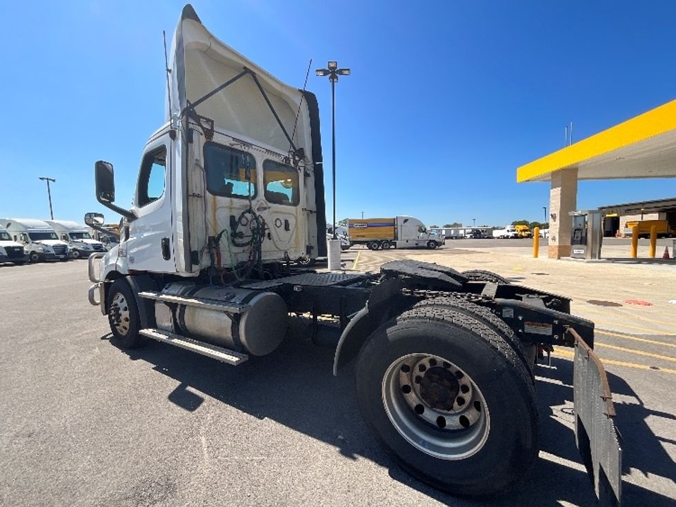 Day Cab Tractor-Heavy Duty Tractors-Freightliner-2019-T11664ST-East Chicago-IN-541,376\n\t\tmiles-$ 41,500 - Image 5