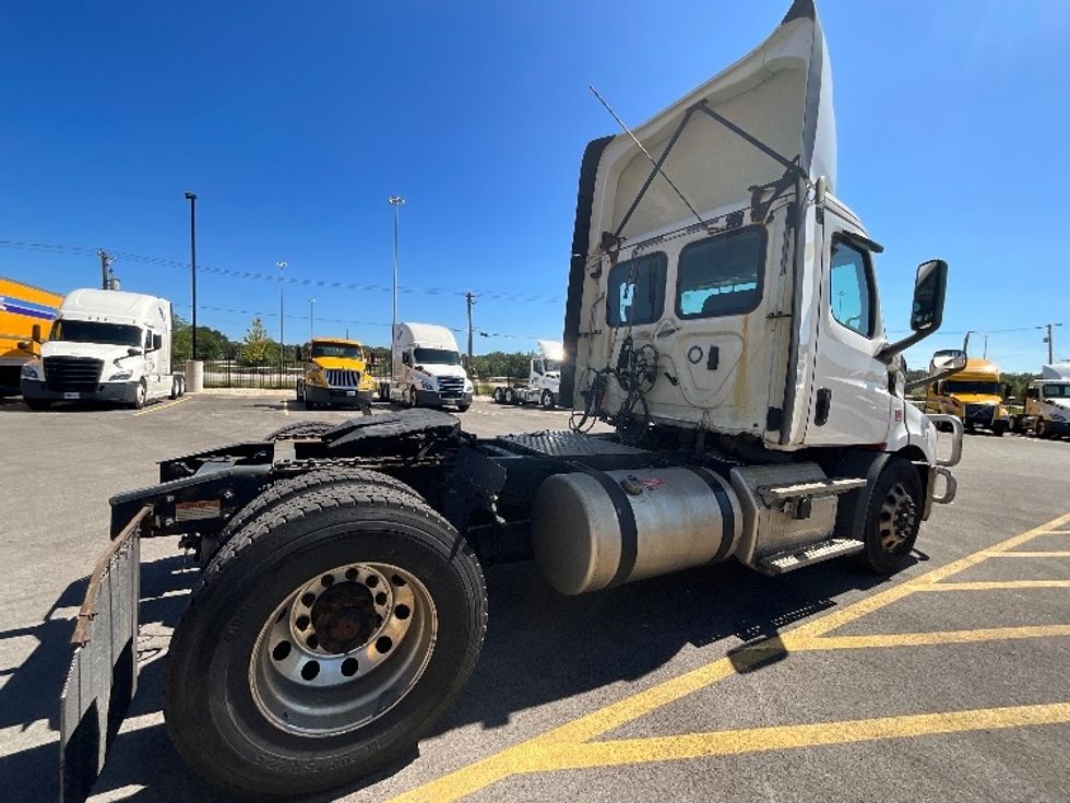 Day Cab Tractor-Heavy Duty Tractors-Freightliner-2019-T11664ST-East Chicago-IN-541,376\n\t\tmiles-$ 41,500 - Image 7