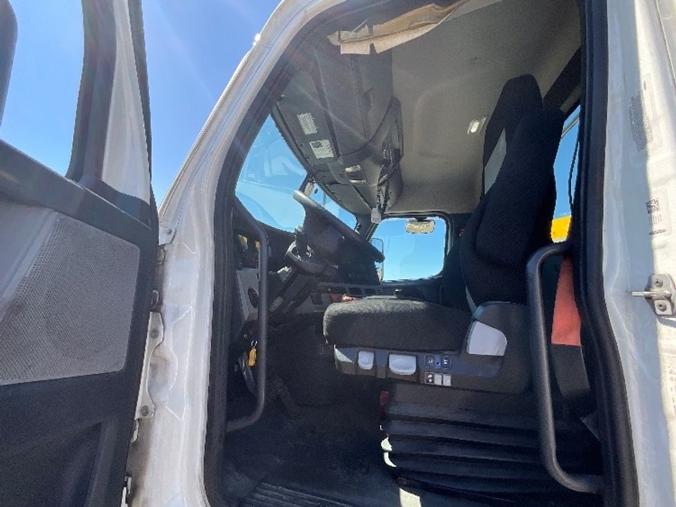 Day Cab Tractor-Heavy Duty Tractors-Freightliner-2019-T11664ST-East Chicago-IN-541,376\n\t\tmiles-$ 41,500 - Image 9