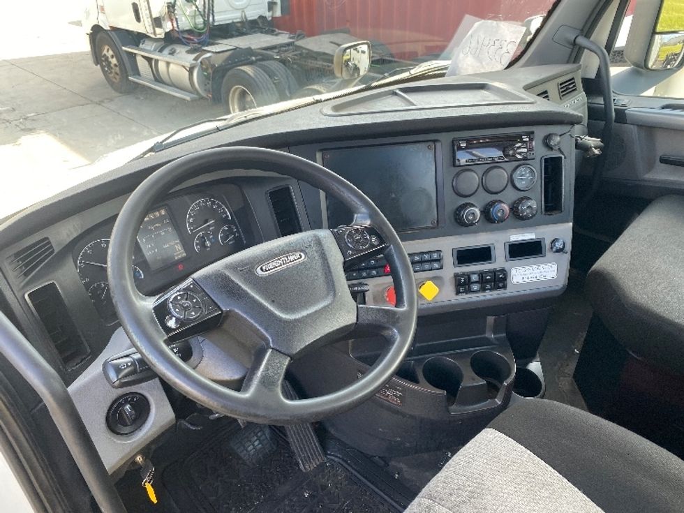 Day Cab Tractor-Heavy Duty Tractors-Freightliner-2019-T11664ST-East Chicago-IN-544,907\n\t\tmiles-$ 41,250 - Image 10