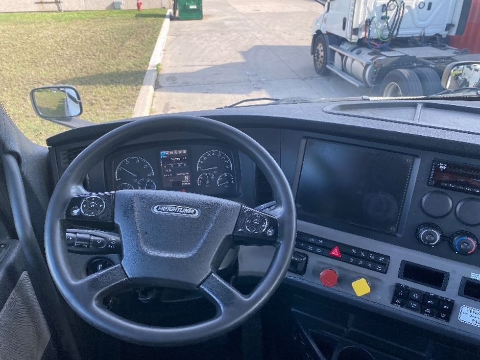 Day Cab Tractor-Heavy Duty Tractors-Freightliner-2019-T11664ST-East Chicago-IN-544,907\n\t\tmiles-$ 41,250 - Image 11