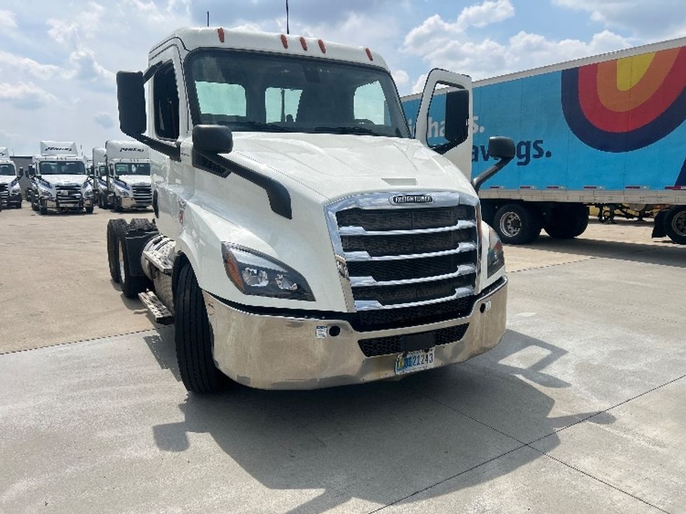 Day Cab Tractor-Heavy Duty Tractors-Freightliner-2019-T11664ST-East Chicago-IN-552,793\n\t\tmiles-$ 40,500 - Image 1