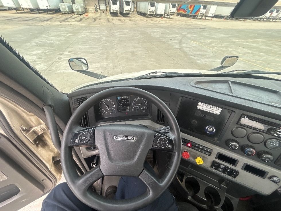 Day Cab Tractor-Heavy Duty Tractors-Freightliner-2019-T11664ST-East Chicago-IN-552,793\n\t\tmiles-$ 40,500 - Image 11