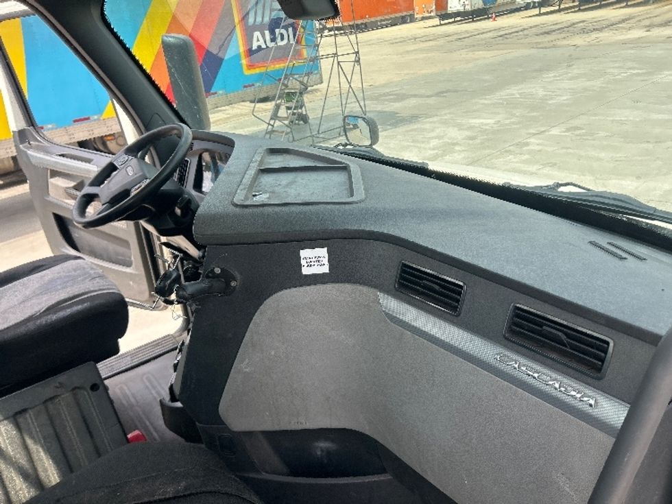 Day Cab Tractor-Heavy Duty Tractors-Freightliner-2019-T11664ST-East Chicago-IN-552,793\n\t\tmiles-$ 40,500 - Image 13