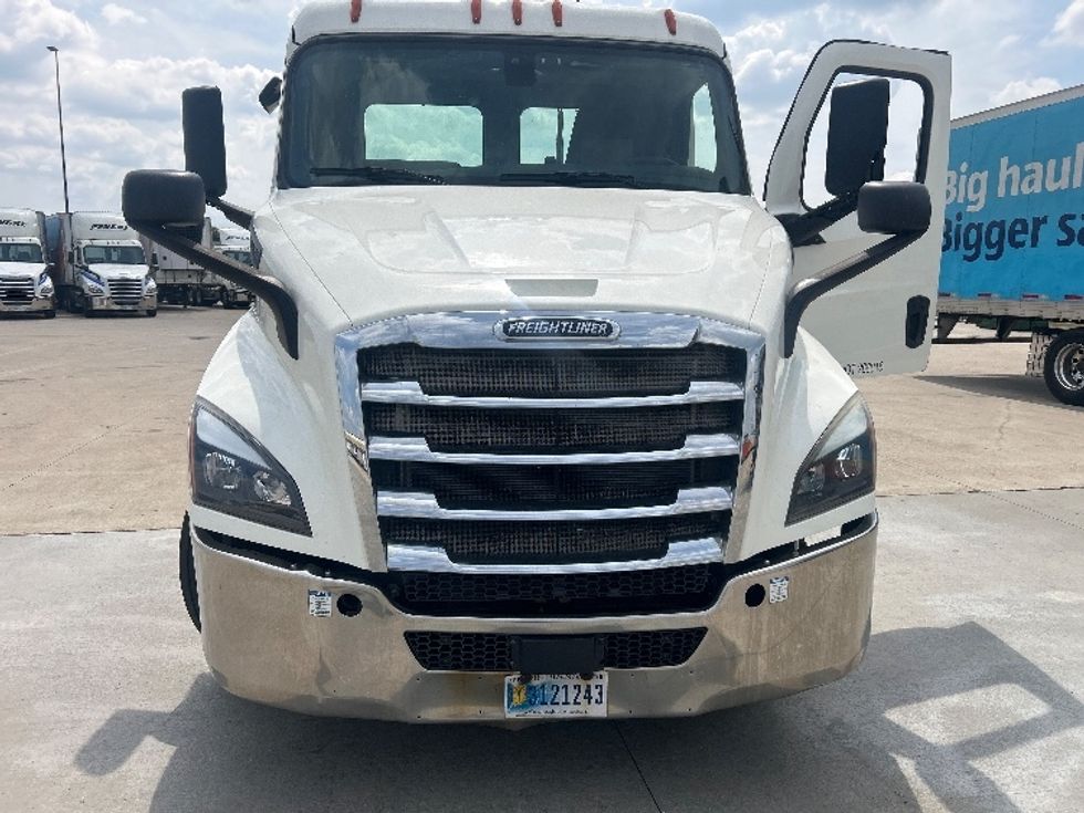 Day Cab Tractor-Heavy Duty Tractors-Freightliner-2019-T11664ST-East Chicago-IN-552,793\n\t\tmiles-$ 40,500 - Image 2