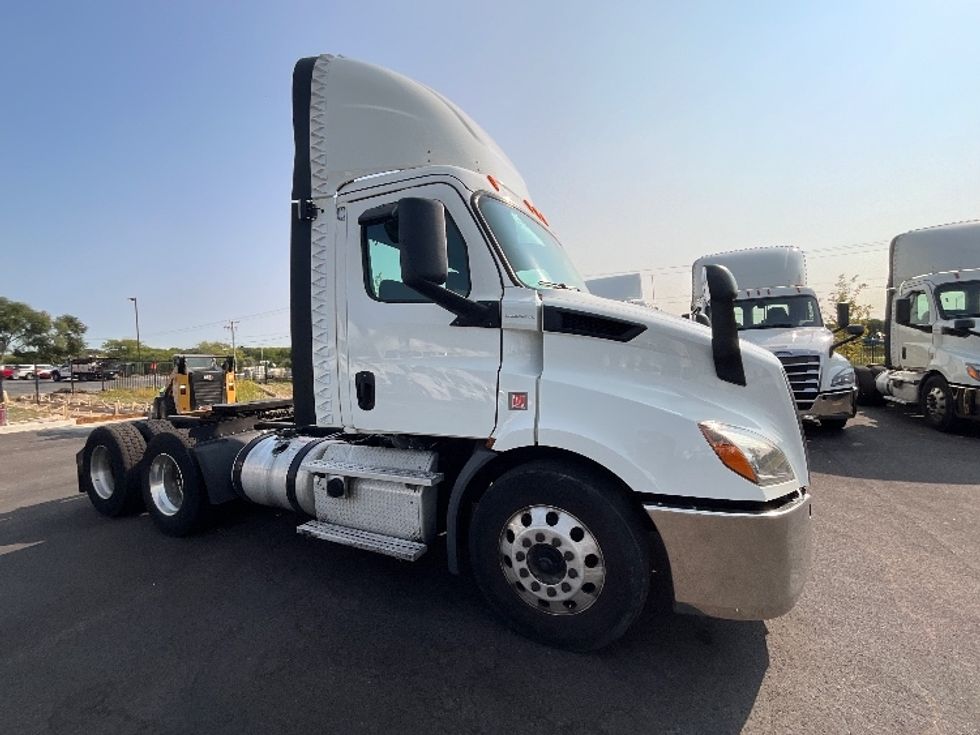 Day Cab Tractor-Heavy Duty Tractors-Freightliner-2019-T11664ST-East Chicago-IN-553,266\n\t\tmiles-$ 40,500 - Image 1