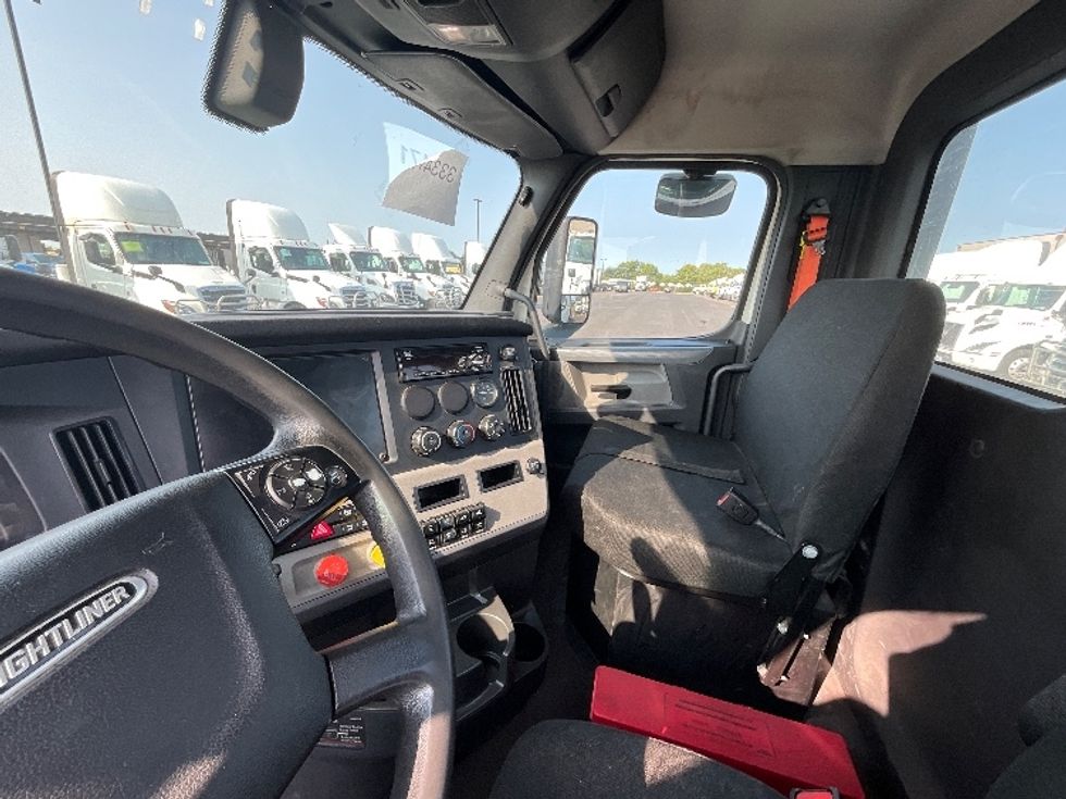 Day Cab Tractor-Heavy Duty Tractors-Freightliner-2019-T11664ST-East Chicago-IN-553,266\n\t\tmiles-$ 40,500 - Image 10