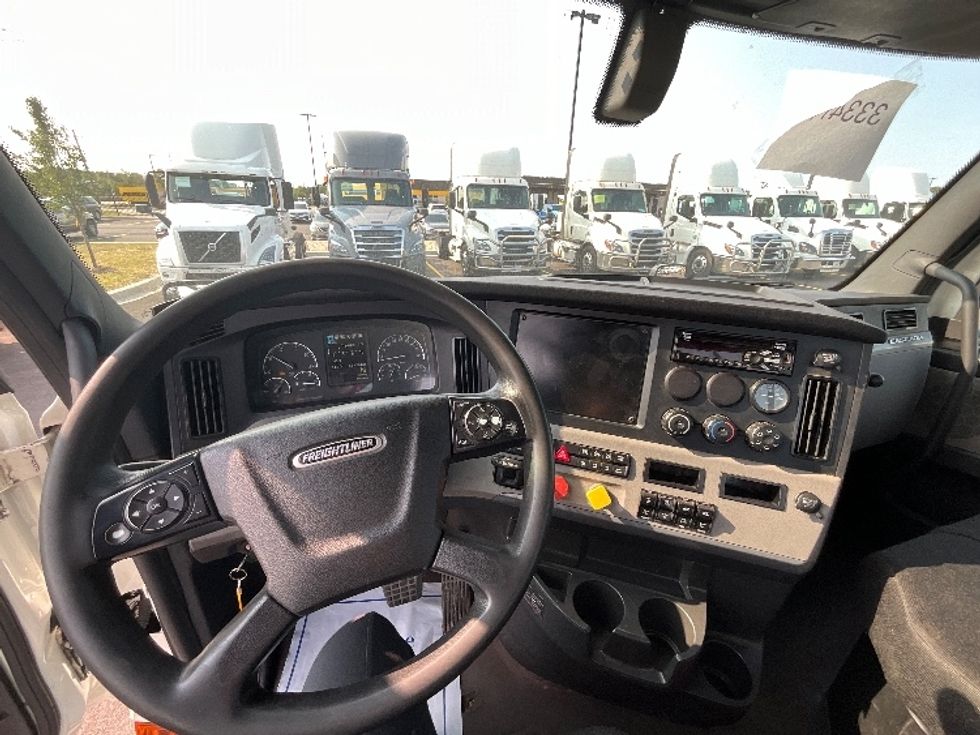 Day Cab Tractor-Heavy Duty Tractors-Freightliner-2019-T11664ST-East Chicago-IN-553,266\n\t\tmiles-$ 40,500 - Image 11