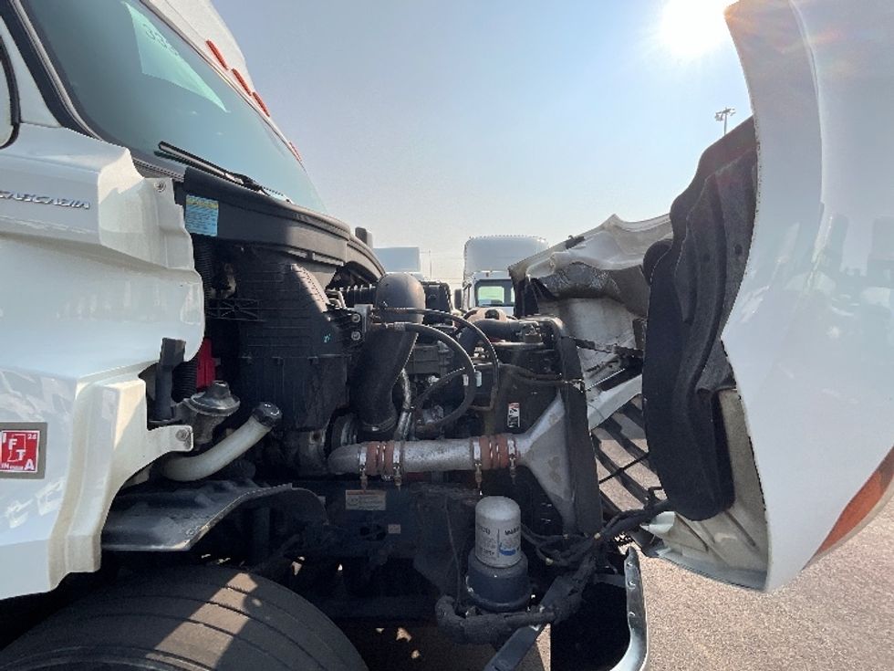 Day Cab Tractor-Heavy Duty Tractors-Freightliner-2019-T11664ST-East Chicago-IN-553,266\n\t\tmiles-$ 40,500 - Image 15