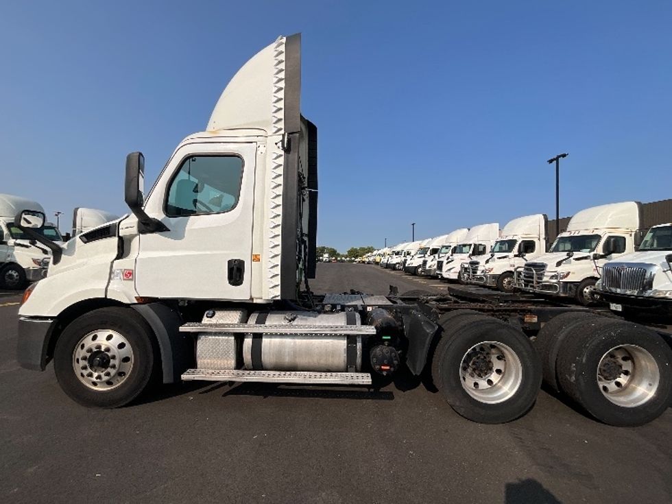 Day Cab Tractor-Heavy Duty Tractors-Freightliner-2019-T11664ST-East Chicago-IN-553,266\n\t\tmiles-$ 40,500 - Image 4