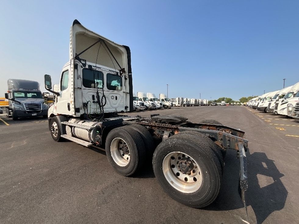 Day Cab Tractor-Heavy Duty Tractors-Freightliner-2019-T11664ST-East Chicago-IN-553,266\n\t\tmiles-$ 40,500 - Image 5