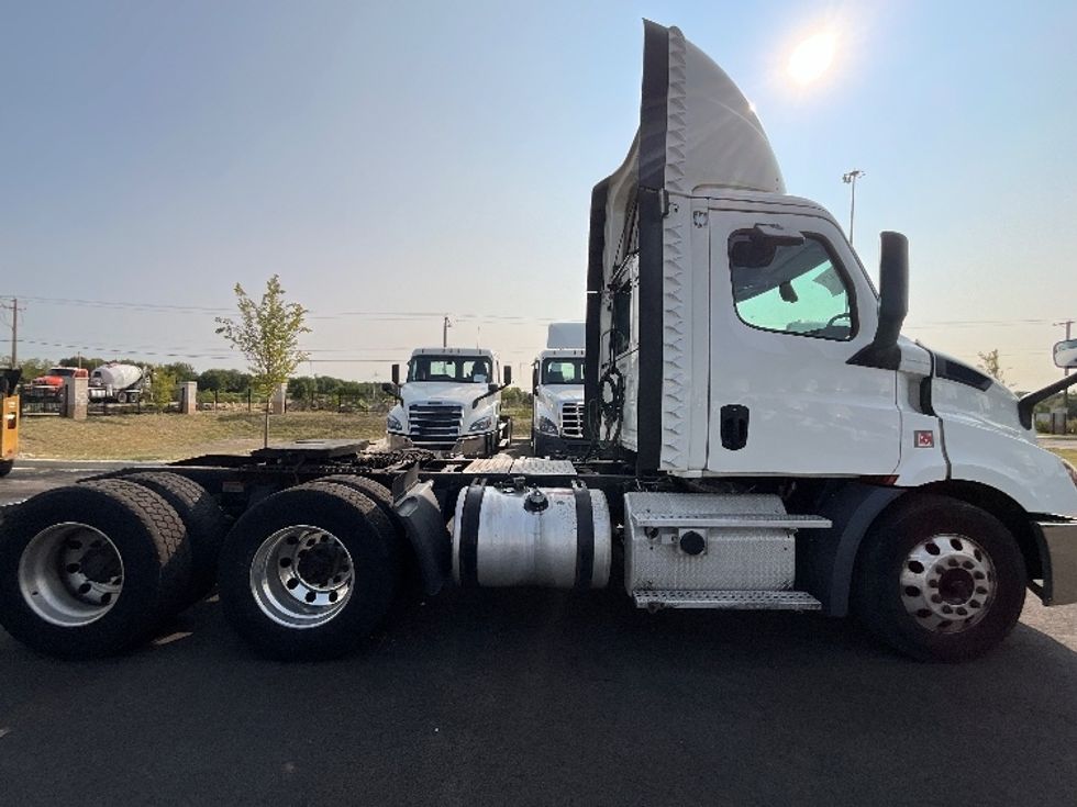 Day Cab Tractor-Heavy Duty Tractors-Freightliner-2019-T11664ST-East Chicago-IN-553,266\n\t\tmiles-$ 40,500 - Image 8