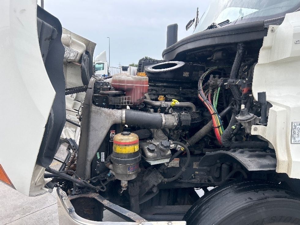 Day Cab Tractor-Heavy Duty Tractors-Freightliner-2019-T11664ST-East Chicago-IN-556,964\n\t\tmiles-$ 40,250 - Image 15
