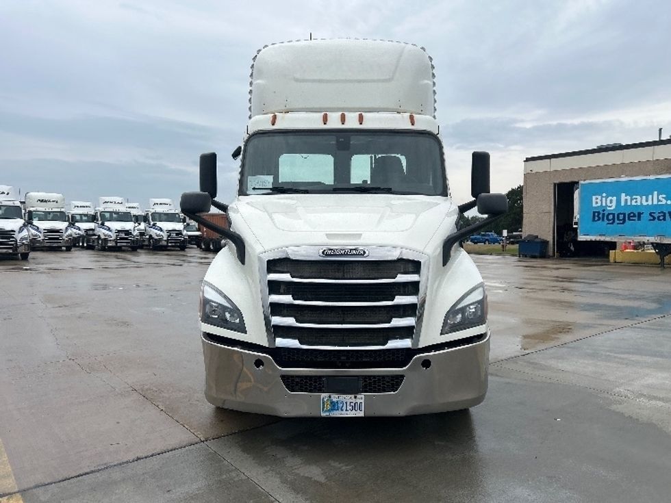 Day Cab Tractor-Heavy Duty Tractors-Freightliner-2019-T11664ST-East Chicago-IN-556,964\n\t\tmiles-$ 40,250 - Image 2