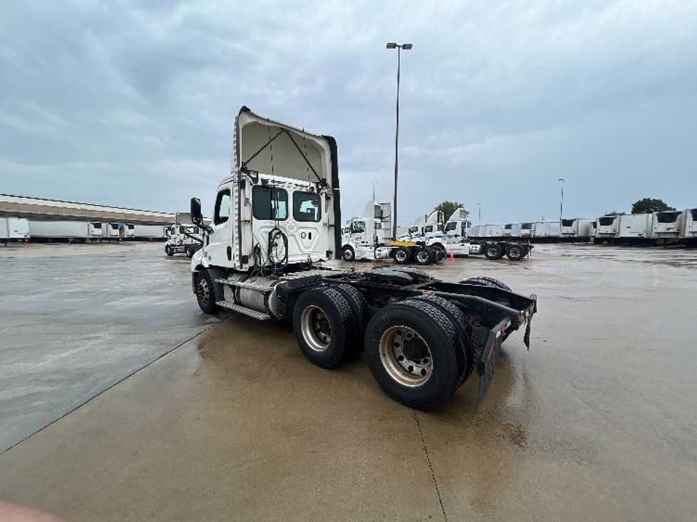 Day Cab Tractor-Heavy Duty Tractors-Freightliner-2019-T11664ST-East Chicago-IN-556,964\n\t\tmiles-$ 40,250 - Image 5