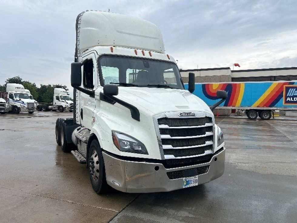 Day Cab Tractor-Heavy Duty Tractors-Freightliner-2019-T11664ST-East Chicago-IN-561,234\n\t\tmiles-$ 39,750 - Image 1