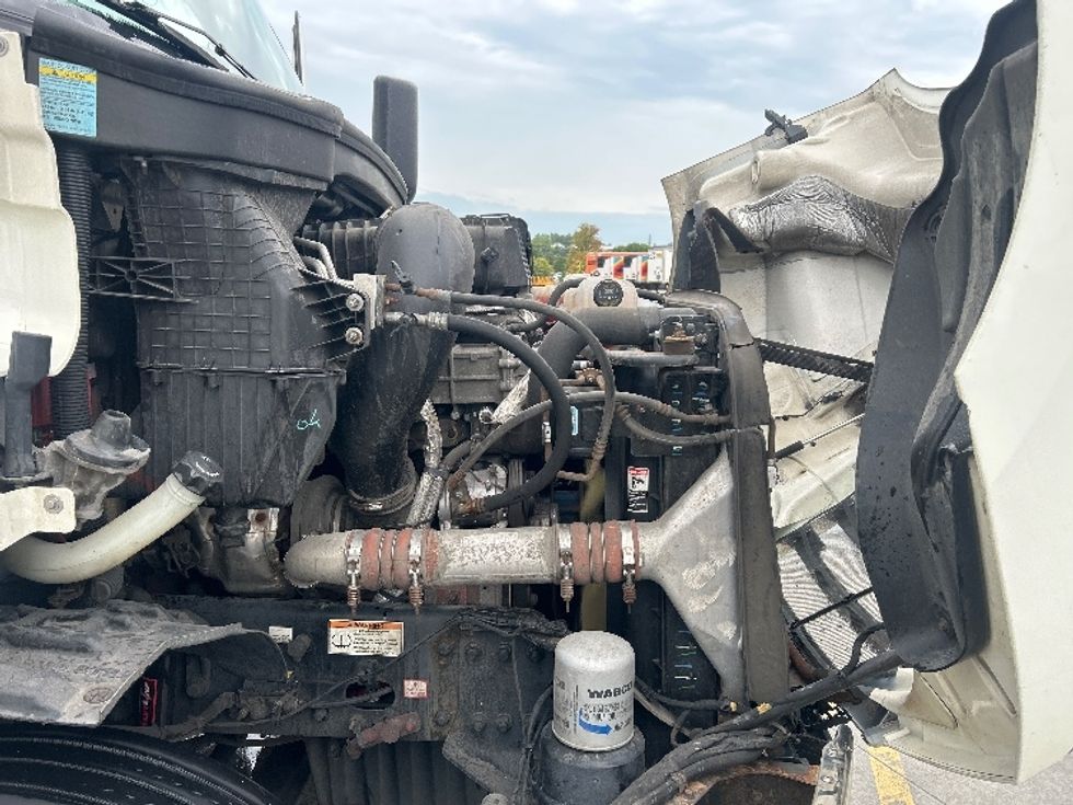 Day Cab Tractor-Heavy Duty Tractors-Freightliner-2019-T11664ST-East Chicago-IN-561,234\n\t\tmiles-$ 39,750 - Image 15