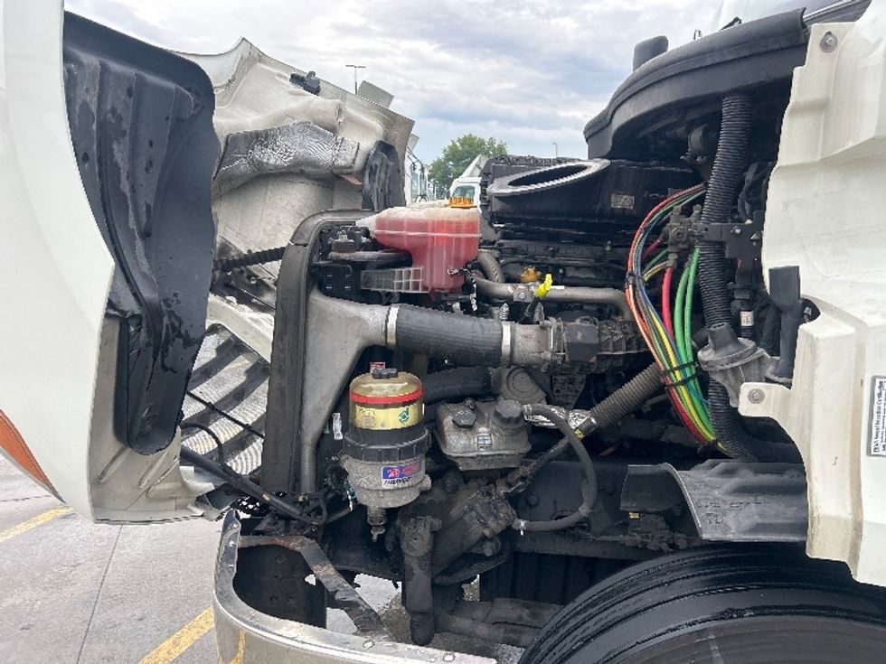 Day Cab Tractor-Heavy Duty Tractors-Freightliner-2019-T11664ST-East Chicago-IN-561,234\n\t\tmiles-$ 39,750 - Image 16